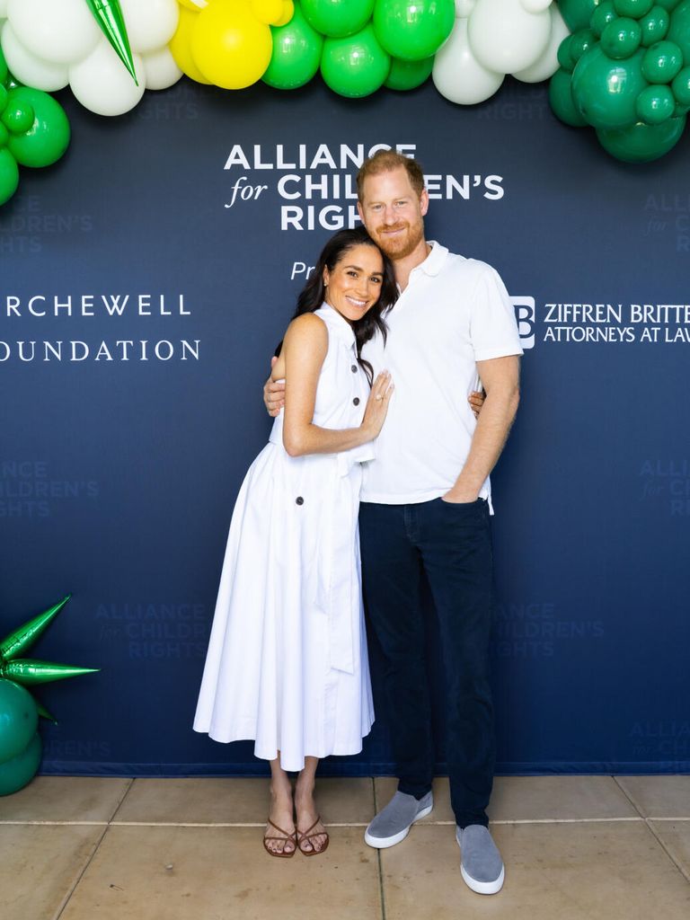 Meghan Markle diện đầm trắng 100 triệu, tay xách túi hiệu Loro Piana dự sự kiện- Ảnh 2. Meghan Markle diện đầm trắng 100 triệu, tay xách túi hiệu Loro Piana dự sự kiện- Ảnh 2.