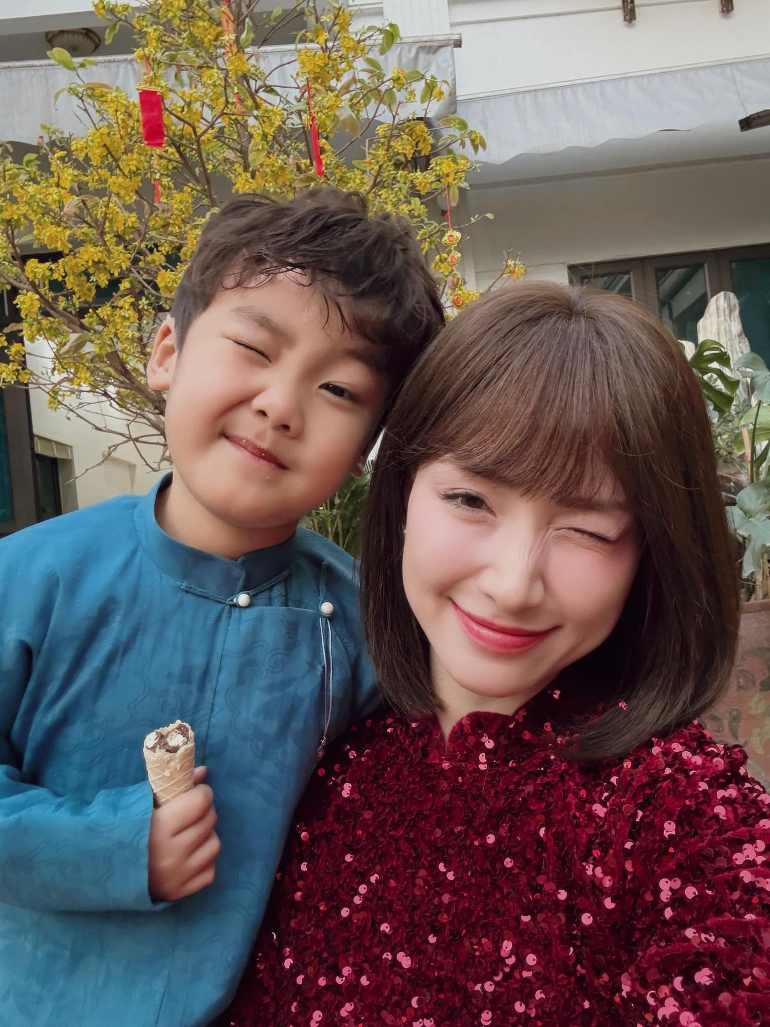 Lịm tim vì bé Bo quá đáng yêu: Vừa vào lớp 1 đã tự viết thiệp tặng mẹ Hòa Minzy nhân ngày 20/10- Ảnh 2. Lịm tim vì bé Bo quá đáng yêu: Vừa vào lớp 1 đã tự viết thiệp tặng mẹ Hòa Minzy nhân ngày 20/10- Ảnh 2.