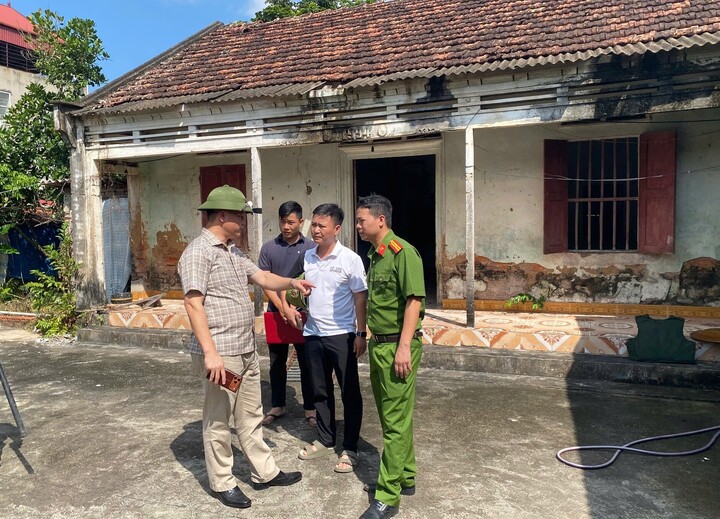 Treo con g&aacute;i 4 tuổi l&ecirc;n trần nh&agrave; ở Bắc Ninh để uy hiếp, tống tiền vợ - Ảnh 3.