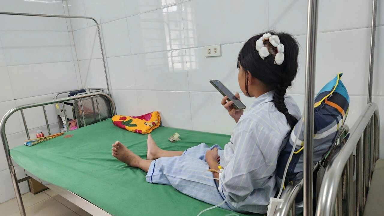 Vụ cha dượng bạo hành dã man con riêng của vợ: Lời kể bất ngờ của mẹ ruột nghi phạm - Ảnh 1. Vụ cha dượng bạo hành dã man con riêng của vợ: Lời kể bất ngờ của mẹ ruột nghi phạm - Ảnh 1.
