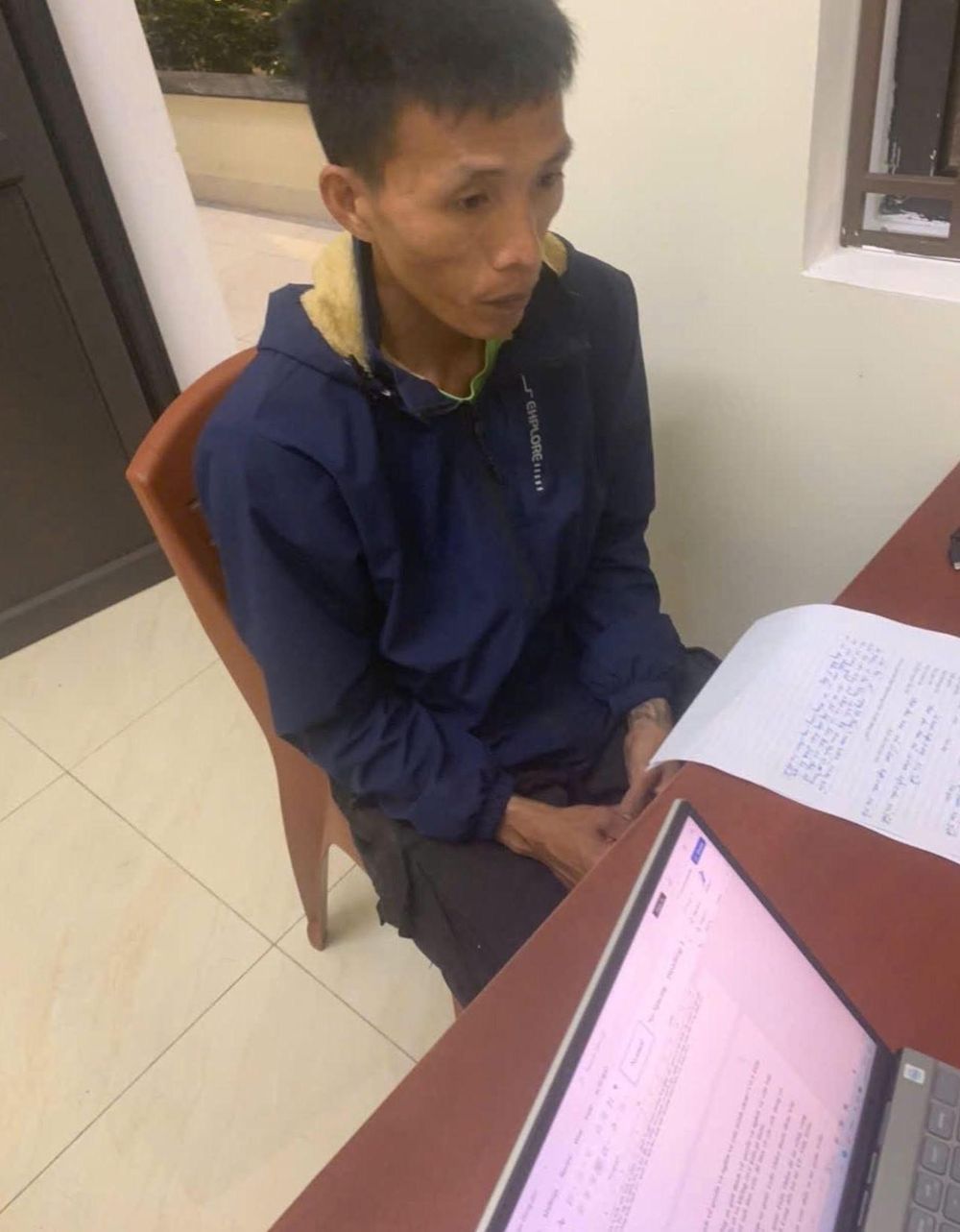 Vụ bé gái lớp 5 ở Hà Tĩnh bị bạo hành: Công an làm việc với người cha dượng - Ảnh 2. Vụ bé gái lớp 5 ở Hà Tĩnh bị bạo hành: Công an làm việc với cha dượng - Ảnh 2.