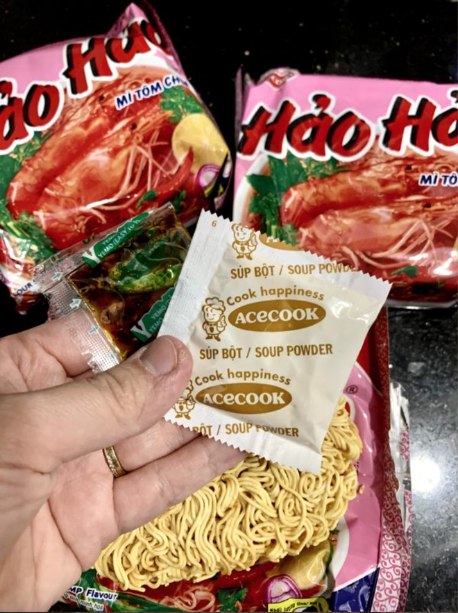 Bóc thử mì Hảo Hảo mua ở miền Nam và miền Bắc: Phát hiện sự khác nhau bất ngờ, liệu có đúng như Bóc thử mì Hảo Hảo mua ở miền Nam và miền Bắc: Phát hiện sự khác nhau bất ngờ, liệu có đúng như