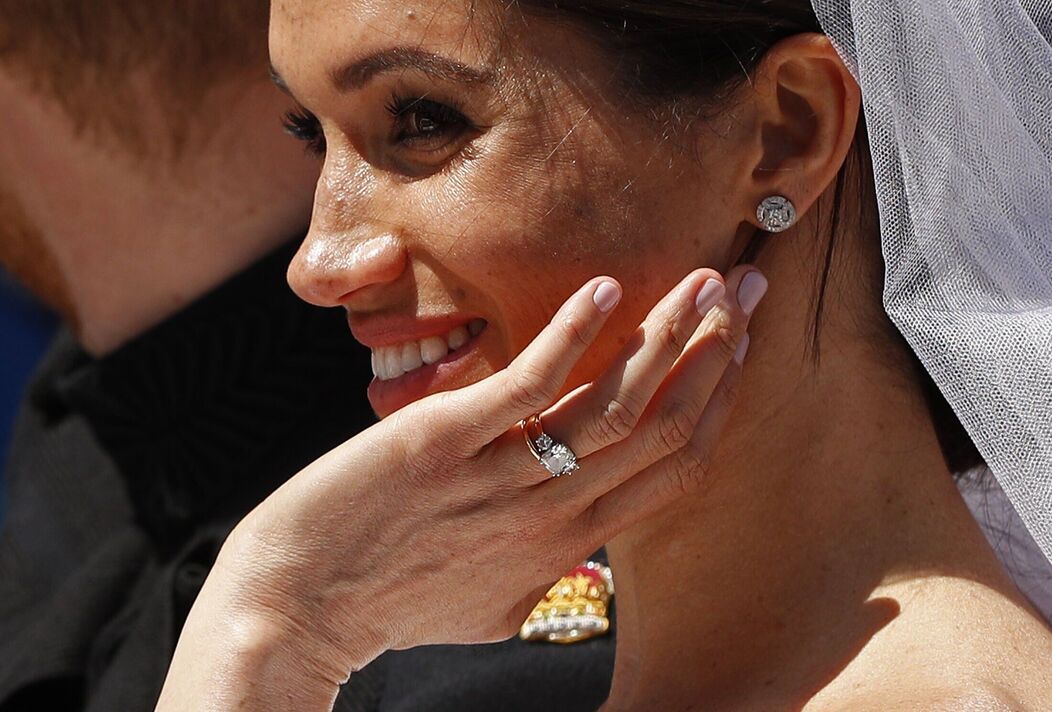 Meghan Markle từng mặc gần 90 tỷ đồng trên người- Ảnh 4. Meghan Markle từng mặc gần 90 tỷ đồng trên người- Ảnh 4.