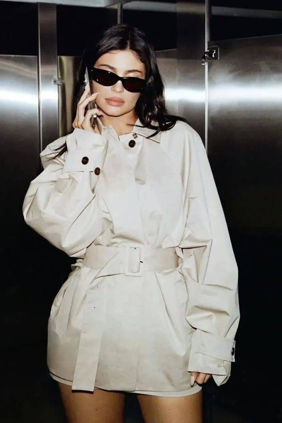 Mặc trench coat thế nào cho đậm chất Old Money và chân trông dài hơn?- Ảnh 25. Mặc trench coat thế nào cho đậm chất Old Money và chân trông dài hơn?- Ảnh 25.
