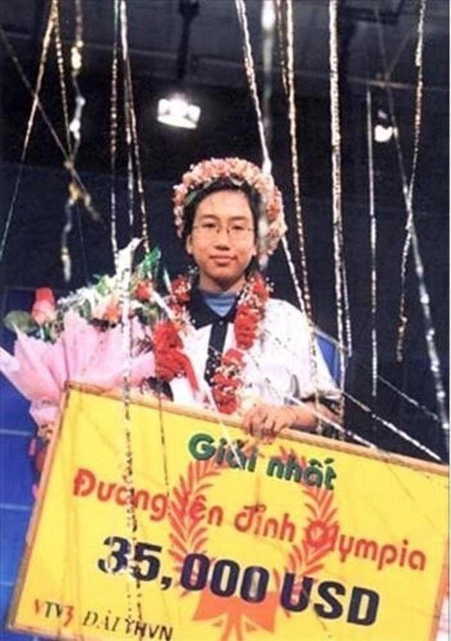Suốt 25 năm Olympia, chỉ 4 cô gái chạm tay vào ngôi vị Quán quân: Họ là ai? - Ảnh 2. Suốt 25 năm Olympia, chỉ 4 cô gái chạm tay vào ngôi vị Quán quân: Họ là ai? - Ảnh 2.