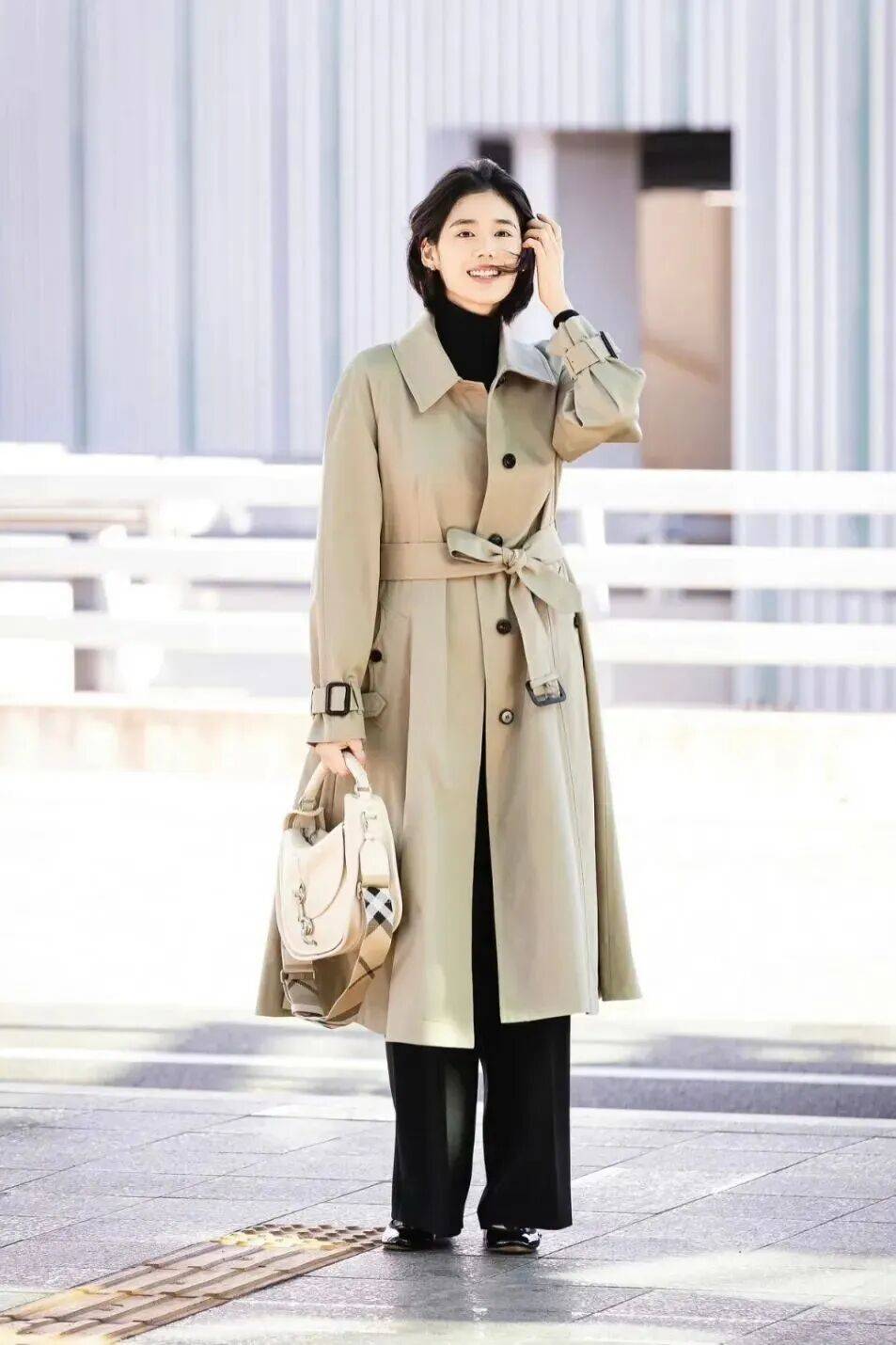 Mặc trench coat thế nào cho đậm chất Old Money và chân trông dài hơn?- Ảnh 2. Mặc trench coat thế nào cho đậm chất Old Money và chân trông dài hơn?- Ảnh 2.
