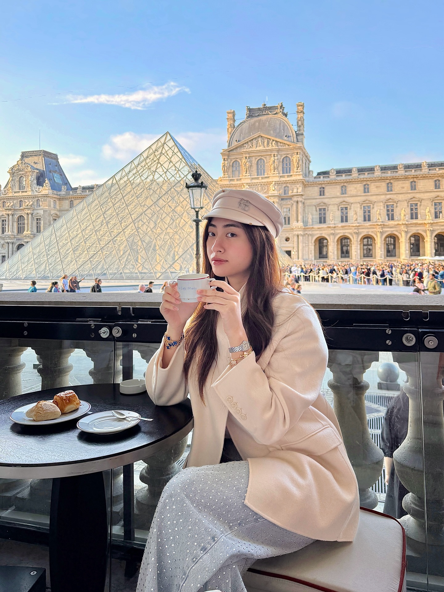 Nữ giảng viên đại học đi vi vu ở trời Âu nhưng tâm điểm là phong cách thời trang đẹp tới từng set đồ - Ảnh 1. Nữ giảng viên đại học đi vi vu ở trời Âu nhưng tâm điểm là phong cách thời trang đẹp tới từng set đồ - Ảnh 1.