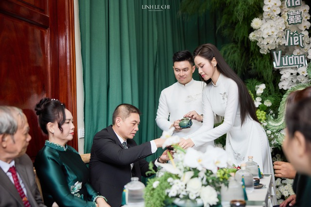Khoảnh khắc hiếm khi các chủ tịch và phu nhân nổi tiếng Việt Nam “ra mặt” đi cưới vợ cho con- Ảnh 11. Khoảnh khắc hiếm khi các chủ tịch và phu nhân nổi tiếng Việt Nam “ra mặt” đi cưới vợ cho con- Ảnh 11.
