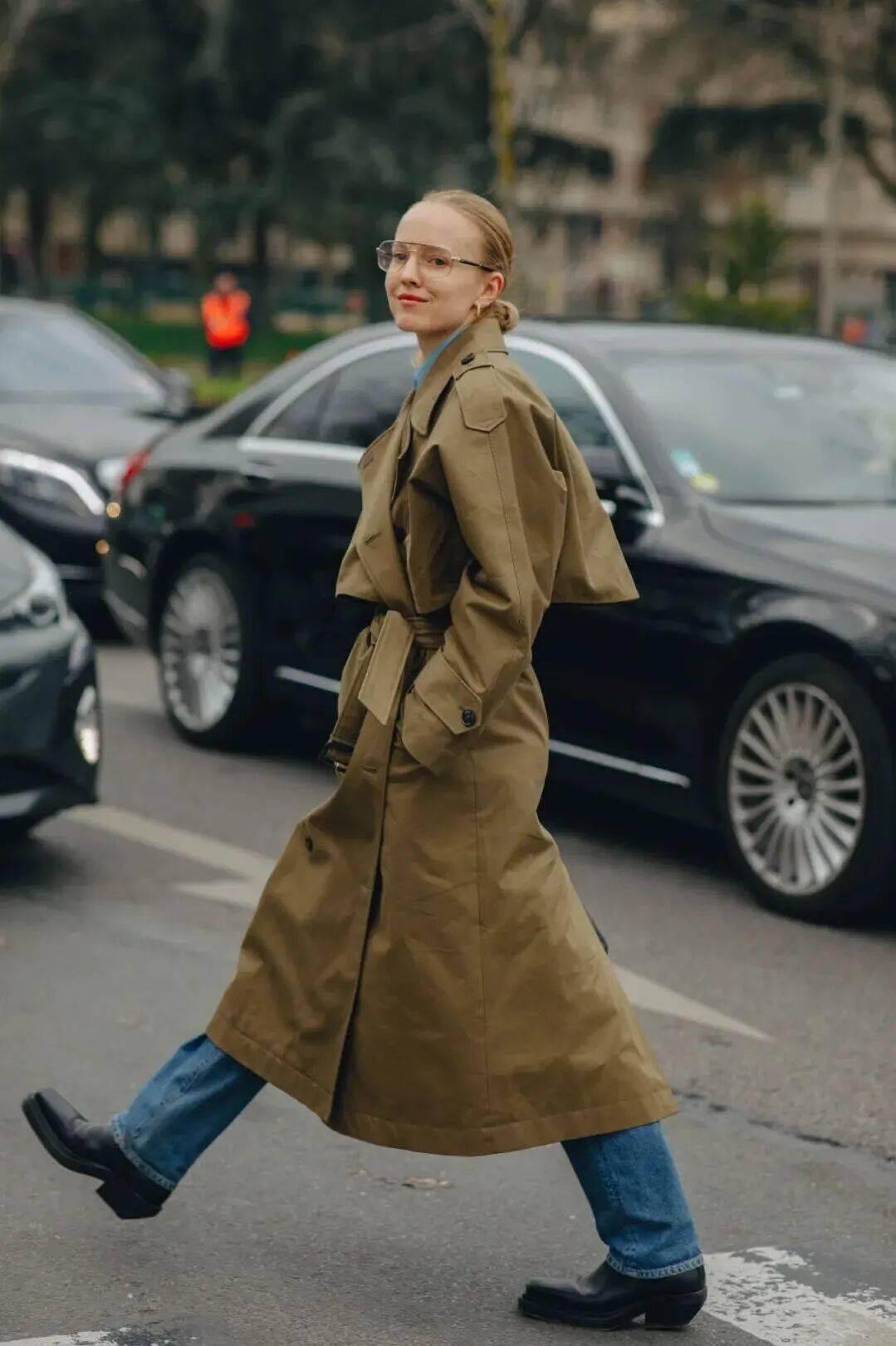 Mặc trench coat thế nào cho đậm chất Old Money và chân trông dài hơn?- Ảnh 10. Mặc trench coat thế nào cho đậm chất Old Money và chân trông dài hơn?- Ảnh 10.