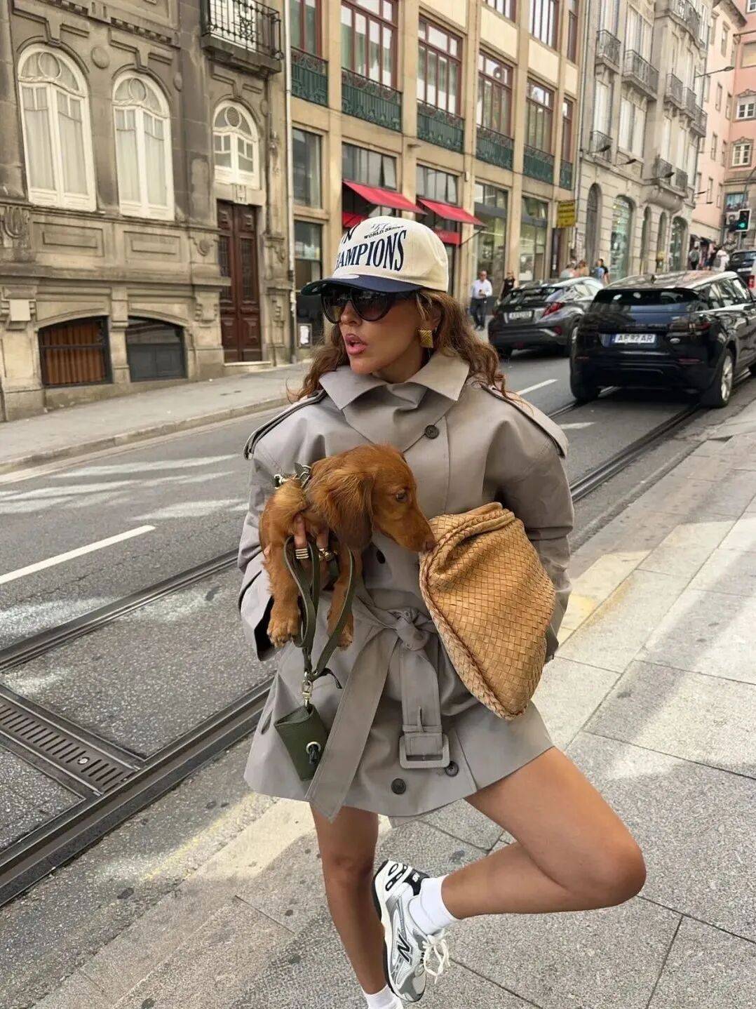 Mặc trench coat thế nào cho đậm chất Old Money và chân trông dài hơn?- Ảnh 27. Mặc trench coat thế nào cho đậm chất Old Money và chân trông dài hơn?- Ảnh 27.