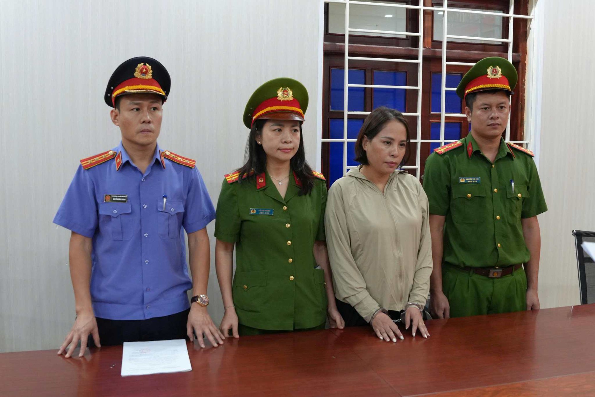 Cận cảnh xưởng sản xuất dầu ăn giả ở Nghệ An: Đã bán 2,7 triệu lít khắp các tỉnh, thu lợi 75 tỷ đồng- Ảnh 2. Cận cảnh xưởng sản xuất dầu ăn giả ở Nghệ An: Đã bán 2,7 triệu lít khắp các tỉnh, thu lợi 75 tỷ đồng- Ảnh 2.