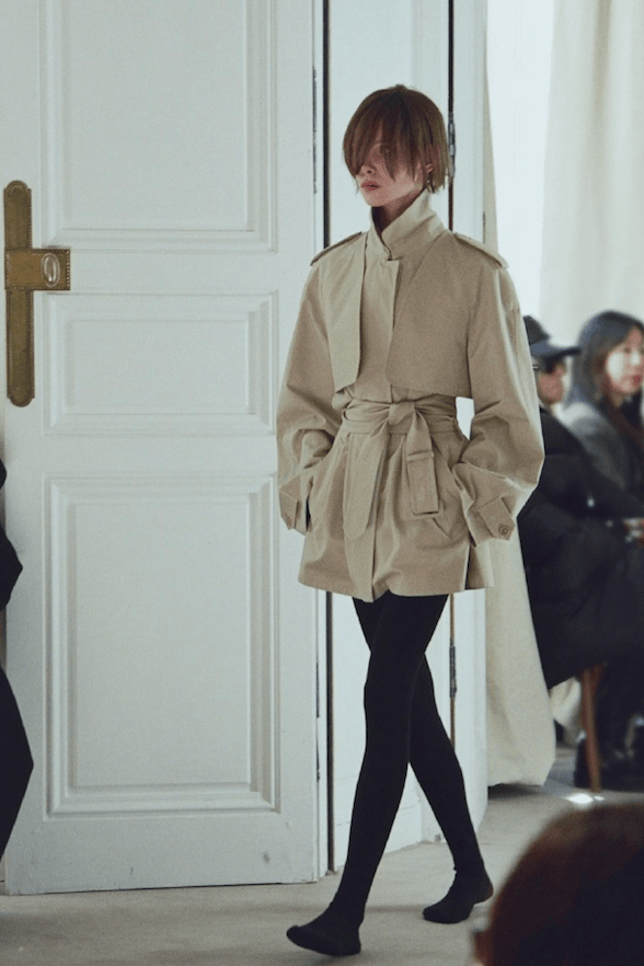 Mặc trench coat thế nào cho đậm chất Old Money và chân trông dài hơn?- Ảnh 23. Mặc trench coat thế nào cho đậm chất Old Money và chân trông dài hơn?- Ảnh 23.