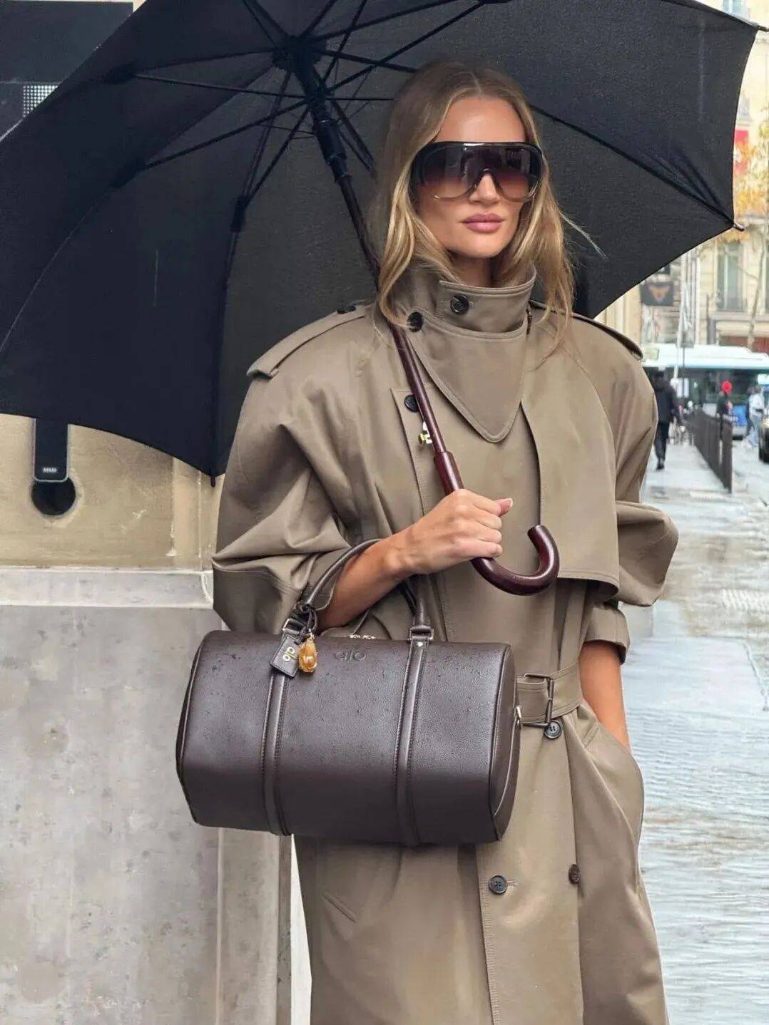 Mặc trench coat thế nào cho đậm chất Old Money và chân trông dài hơn?- Ảnh 21. Mặc trench coat thế nào cho đậm chất Old Money và chân trông dài hơn?- Ảnh 21.