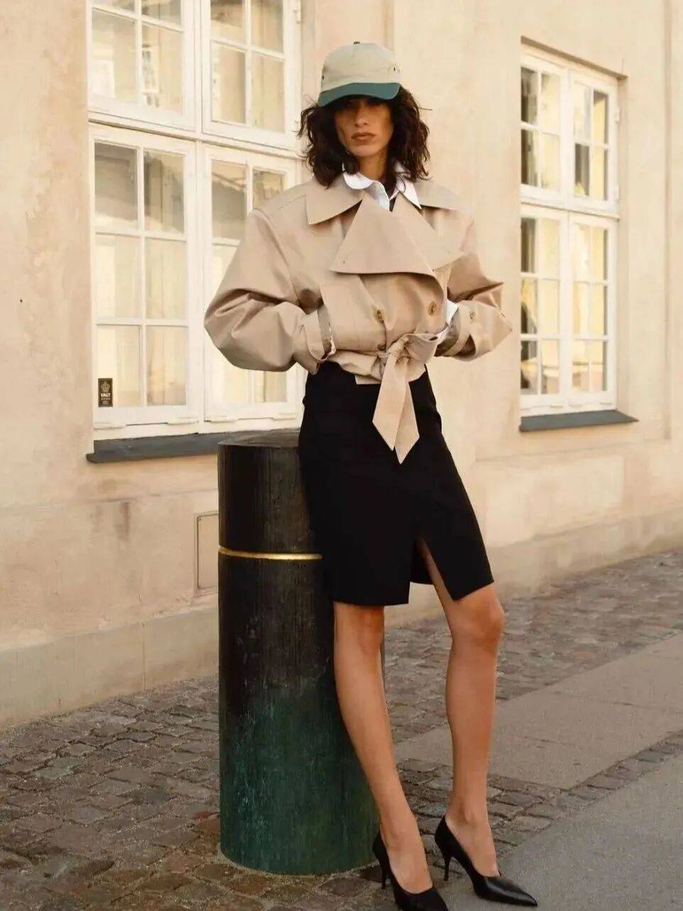 Mặc trench coat thế nào cho đậm chất Old Money và chân trông dài hơn?- Ảnh 28. Mặc trench coat thế nào cho đậm chất Old Money và chân trông dài hơn?- Ảnh 28.