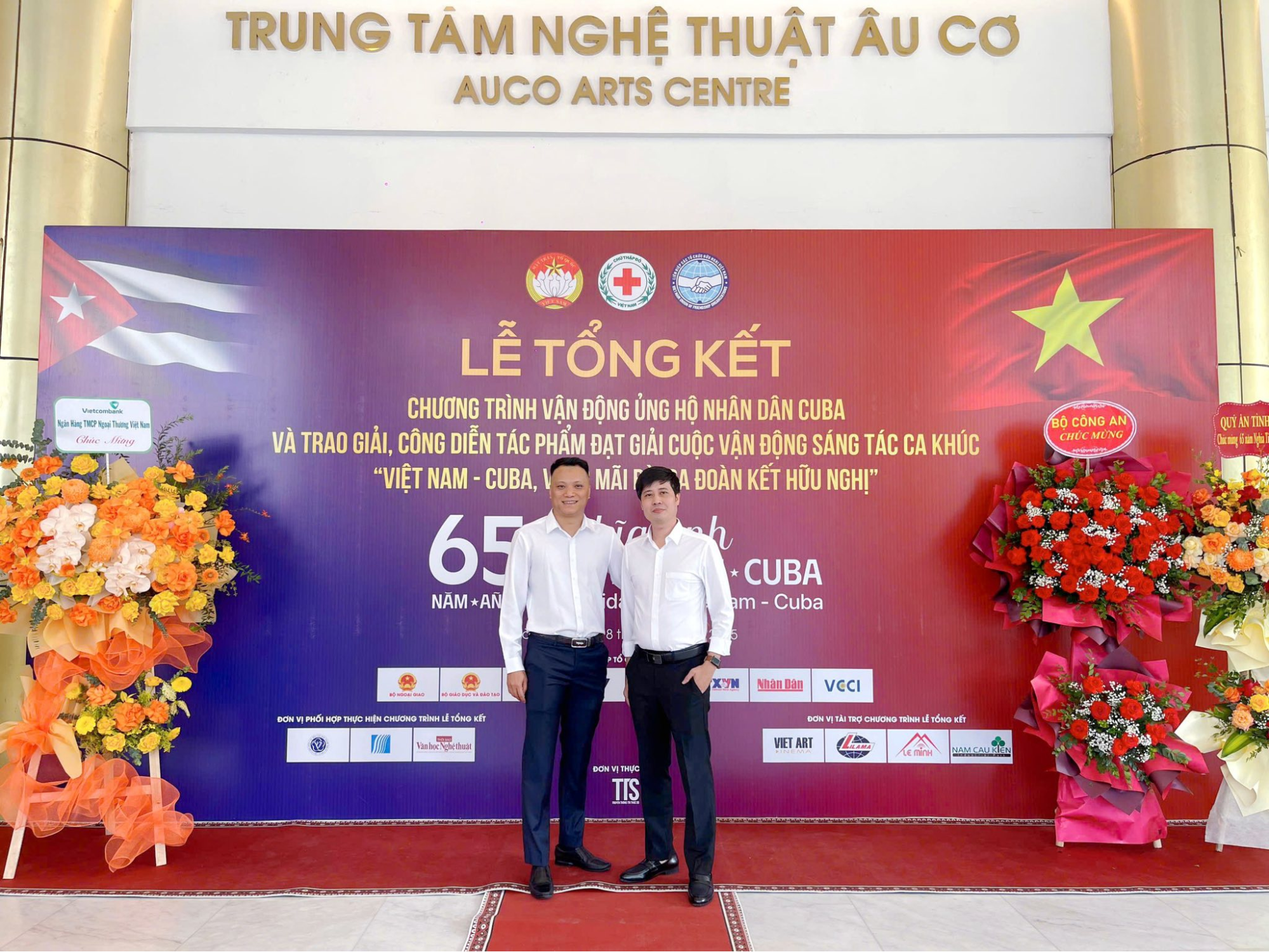 Gây bão mạng với ca khúc "Từ Việt Nam gửi tới Cuba", tác giả không chuyên Phạm Tiến Quân được Đại sứ Cuba chú ý - Ảnh 3. Gây bão mạng với ca khúc "Từ Việt Nam gửi tới Cuba", tác giả không chuyên Phạm Tiến Quân được Đại sứ Cuba chú ý - Ảnh 3.