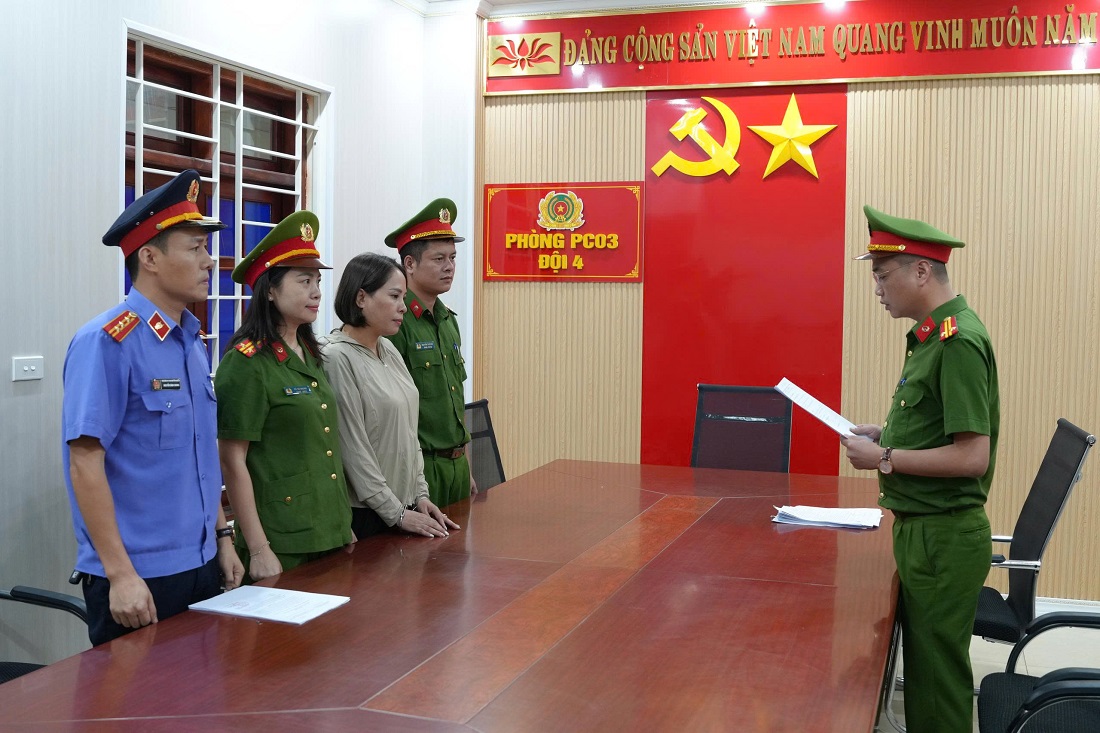 Cận cảnh xưởng sản xuất dầu ăn giả ở Nghệ An: Đã bán 2,7 triệu lít khắp các tỉnh, thu lợi 75 tỷ đồng- Ảnh 1. Cận cảnh xưởng sản xuất dầu ăn giả ở Nghệ An: Đã bán 2,7 triệu lít khắp các tỉnh, thu lợi 75 tỷ đồng- Ảnh 1.
