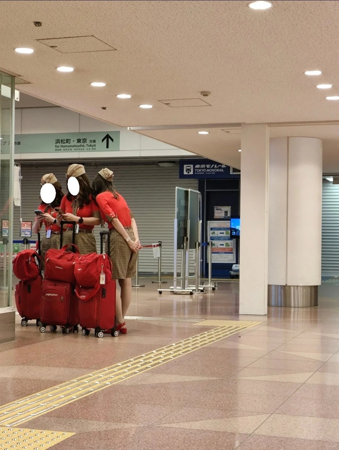 Đồng phục Vietjet Air được dân quốc tế khen nức nở vì đẹp- Ảnh 7. Đồng phục Vietjet Air được dân quốc tế khen nức nở vì đẹp- Ảnh 7.