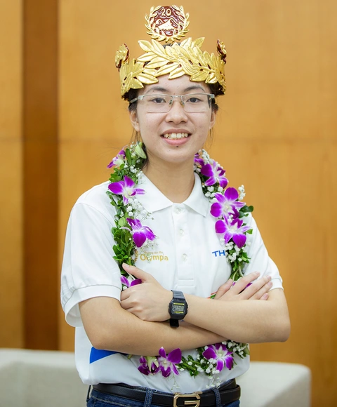 Suốt 25 năm Olympia, chỉ 4 cô gái chạm tay vào ngôi vị Quán quân: Họ là ai? - Ảnh 4. Suốt 25 năm Olympia, chỉ 4 cô gái chạm tay vào ngôi vị Quán quân: Họ là ai? - Ảnh 4.