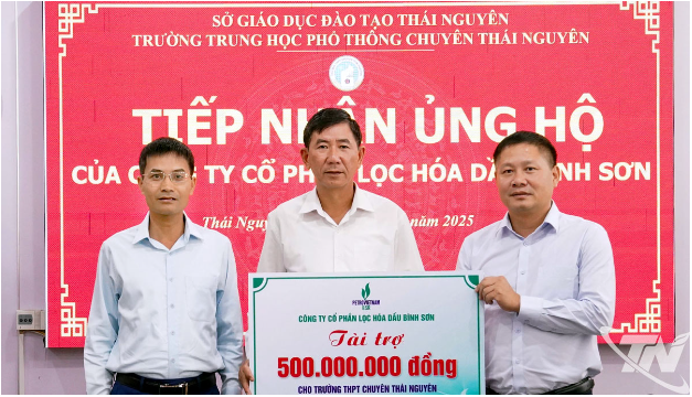 Công ty Cổ phần Lọc hóa dầu Bình Sơn: Hỗ trợ 1,2 tỷ đồng khắc phục hậu quả mưa lũ tại các trường học - Ảnh 1. Công ty Cổ phần Lọc hóa dầu Bình Sơn: Hỗ trợ 1,2 tỷ đồng khắc phục hậu quả mưa lũ tại các trường học - Ảnh 1.
