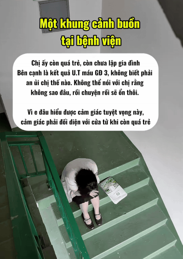 Người phụ nữ ôm mặt khóc ở cầu thang bệnh viện bên cạnh tờ kết quả ung thư: Không thể nói không sao đâu nhưng mọi chuyện rồi sẽ ổn!- Ảnh 1. Người phụ nữ ôm mặt khóc ở cầu thang bệnh viện bên cạnh tờ kết quả ung thư: Không thể nói không sao đâu nhưng mọi chuyện rồi sẽ ổn!- Ảnh 1.