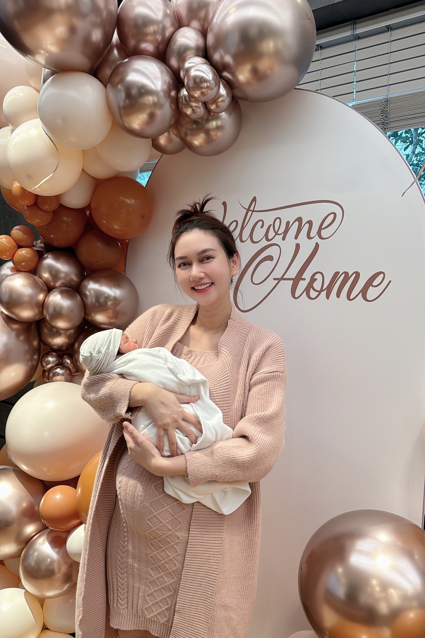 "Mỹ nhân phim giờ vàng VFC" bầu lần 3 với chồng doanh nhân bí ẩn hơn 11 tuổi? - Ảnh 1. "Mỹ nhân phim giờ vàng VFC" bầu lần 3 với chồng doanh nhân bí ẩn hơn 11 tuổi? - Ảnh 1.