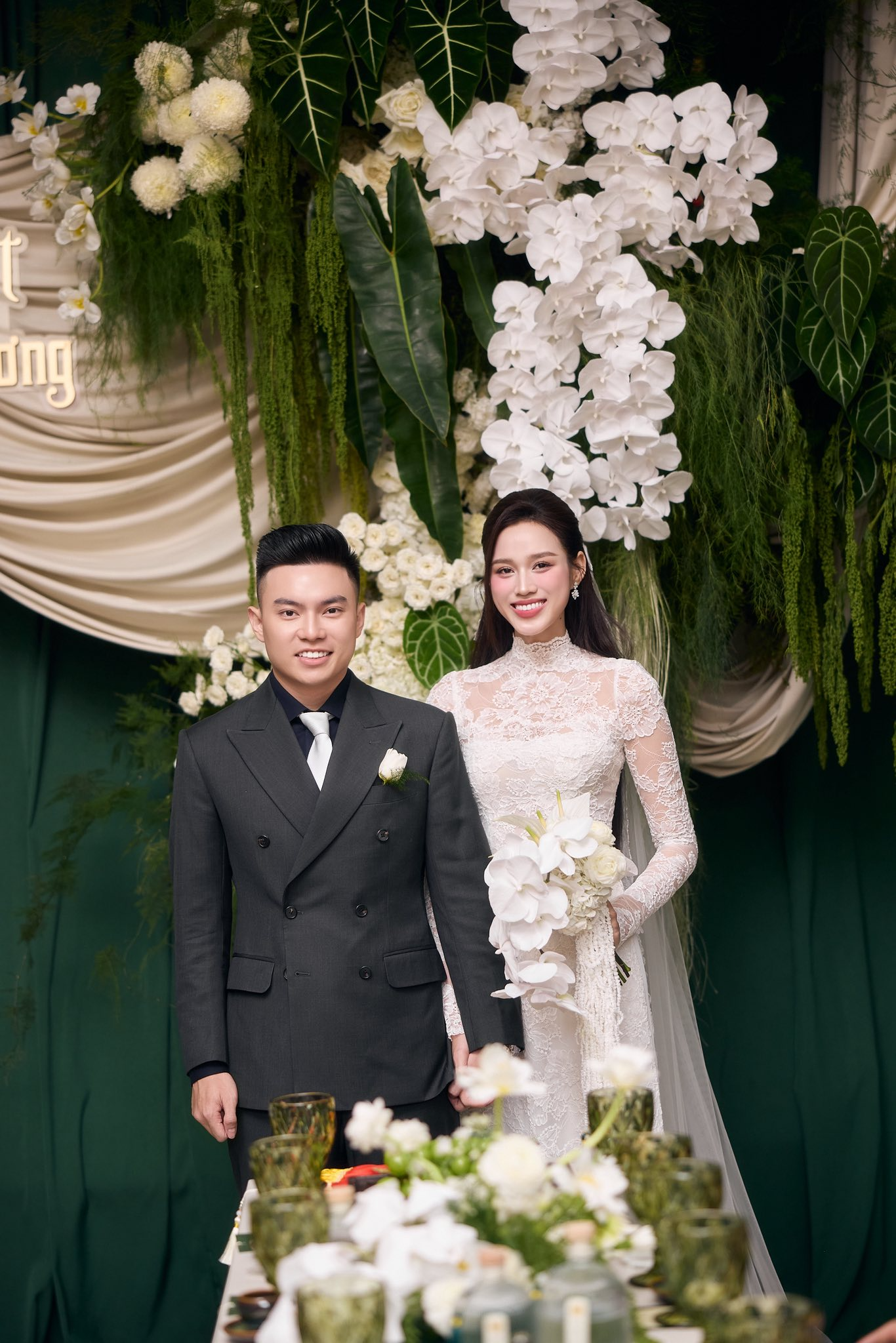 Vì sao phu nhân Tập đoàn Sơn Hải vội vã ra về khi đám cưới Đỗ Hà - Viết Vương bắt đầu?- Ảnh 3. Vì sao phu nhân Tập đoàn Sơn Hải vội vã ra về khi đám cưới Đỗ Hà - Viết Vương bắt đầu?- Ảnh 3.