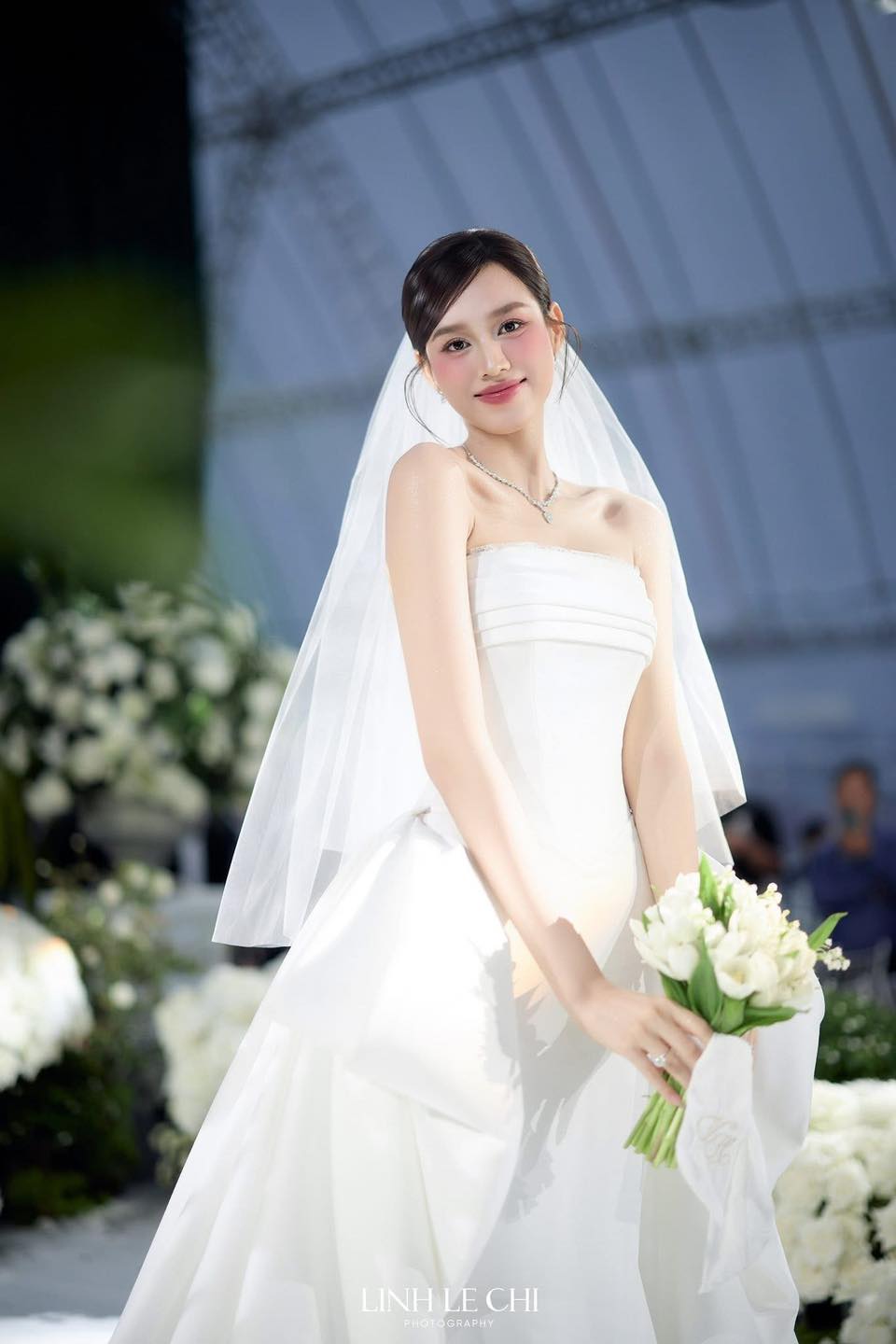 Bí ẩn sau bó hoa cưới của Hoa hậu Đỗ Thị Hà- Ảnh 3. Bí ẩn sau bó hoa cưới của Hoa hậu Đỗ Thị Hà- Ảnh 3.