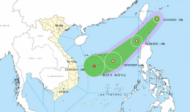Bão số 12 Fengshen chưa vào bờ, Biển Đông lại sắp đón thêm áp thấp nhiệt đới - Ảnh 1. Bão số 12 Fengshen chưa vào bờ, Biển Đông lại sắp đón thêm áp thấp nhiệt đới - Ảnh 1.