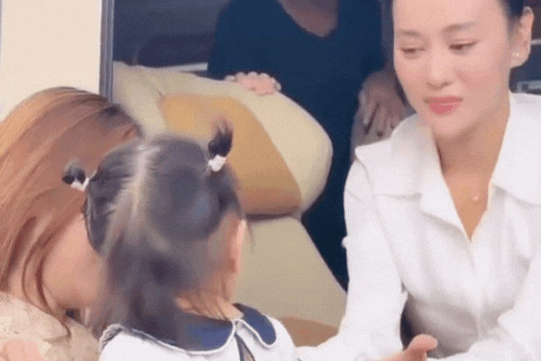 Thái độ của Quỳnh Kool với Phương Oanh nói lên rất nhiều điều- Ảnh 3. Thái độ của Quỳnh Kool với Phương Oanh nói lên rất nhiều điều- Ảnh 3.