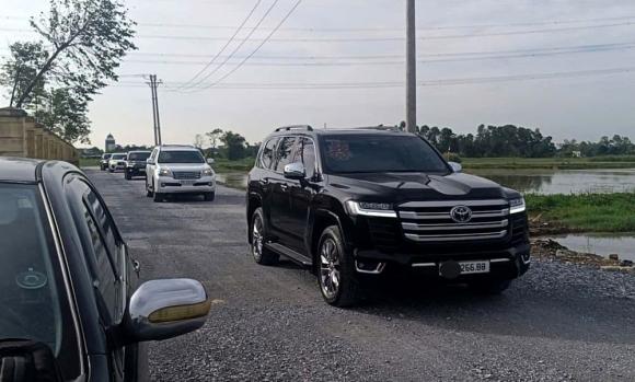 Dàn xe đón dâu bạc tỷ trong lễ cưới Hoa hậu Đỗ Hà và doanh nhân Viết Vương - Ảnh 4.