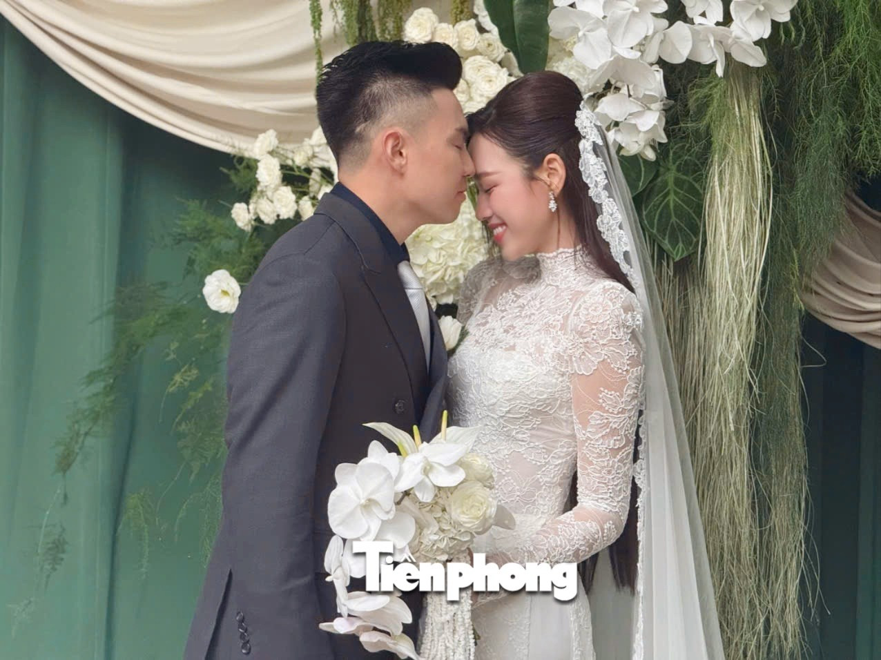 Chú rể Viết Vương phong độ, rước Đỗ Thị Hà về Quảng Trị - Ảnh 7. Chú rể Viết Vương phong độ, rước Đỗ Thị Hà về Quảng Trị - Ảnh 7.