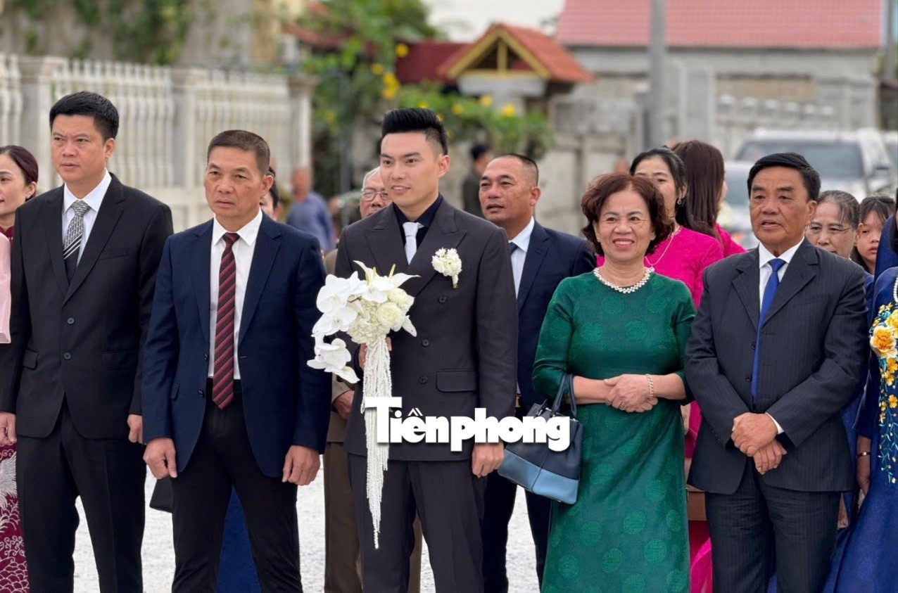 Chú rể Viết Vương phong độ, rước Đỗ Thị Hà về Quảng Trị - Ảnh 2. Chú rể Viết Vương phong độ, rước Đỗ Thị Hà về Quảng Trị - Ảnh 2.
