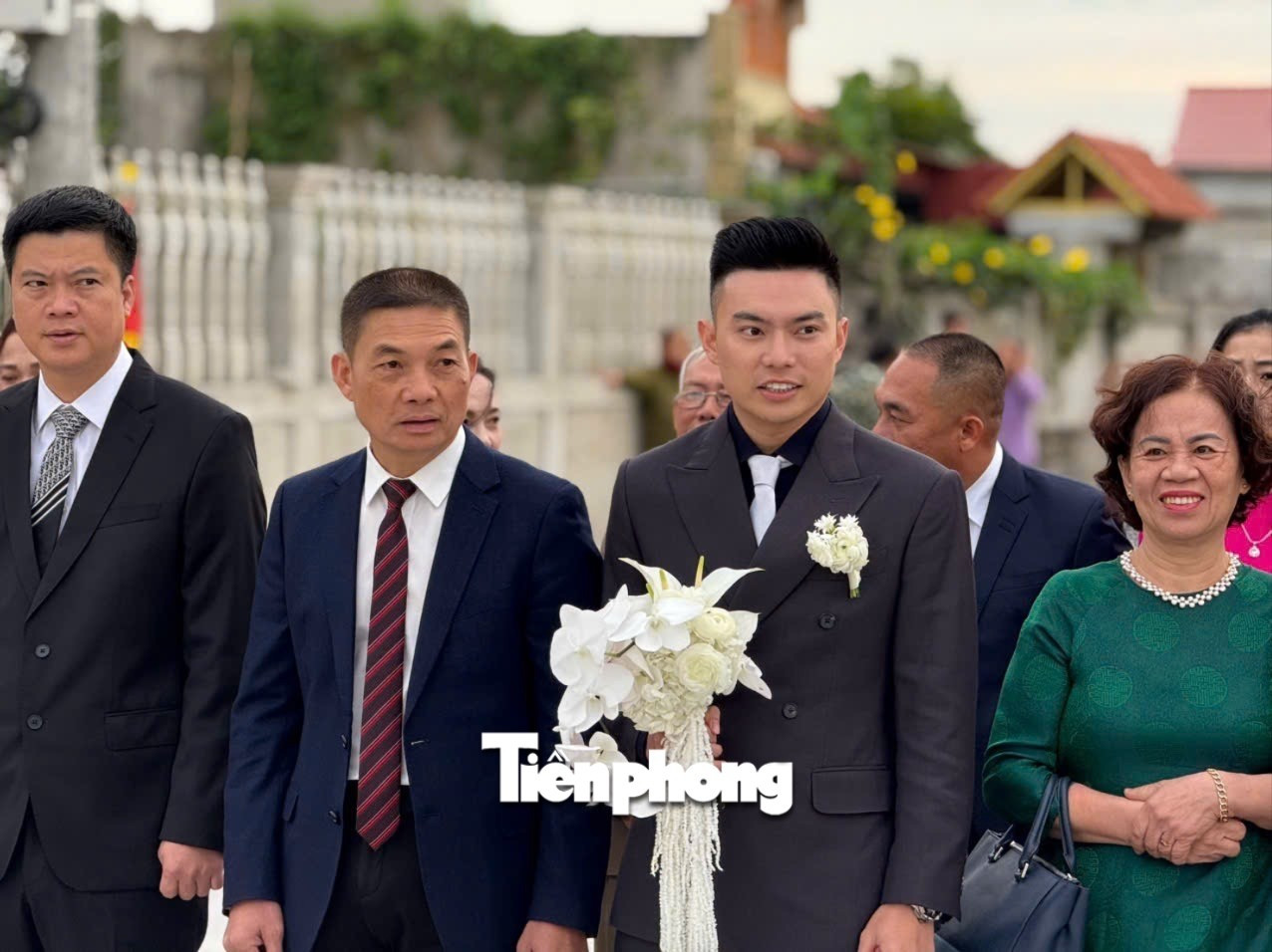Chú rể Viết Vương phong độ, rước Đỗ Thị Hà về Quảng Trị - Ảnh 1. Chú rể Viết Vương phong độ, rước Đỗ Thị Hà về Quảng Trị - Ảnh 1.