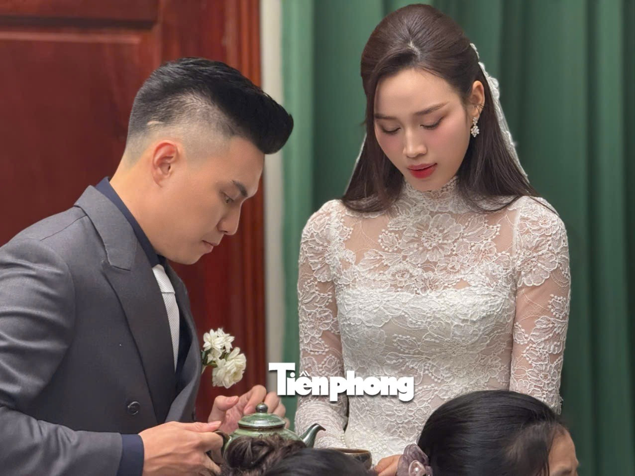 Chú rể Viết Vương phong độ, rước Đỗ Thị Hà về Quảng Trị - Ảnh 6. Chú rể Viết Vương phong độ, rước Đỗ Thị Hà về Quảng Trị - Ảnh 6.