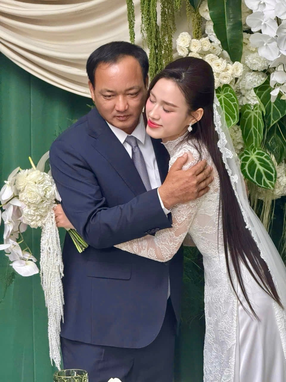 Chú rể Viết Vương phong độ, rước Đỗ Thị Hà về Quảng Trị - Ảnh 12. Chú rể Viết Vương phong độ, rước Đỗ Thị Hà về Quảng Trị - Ảnh 12.