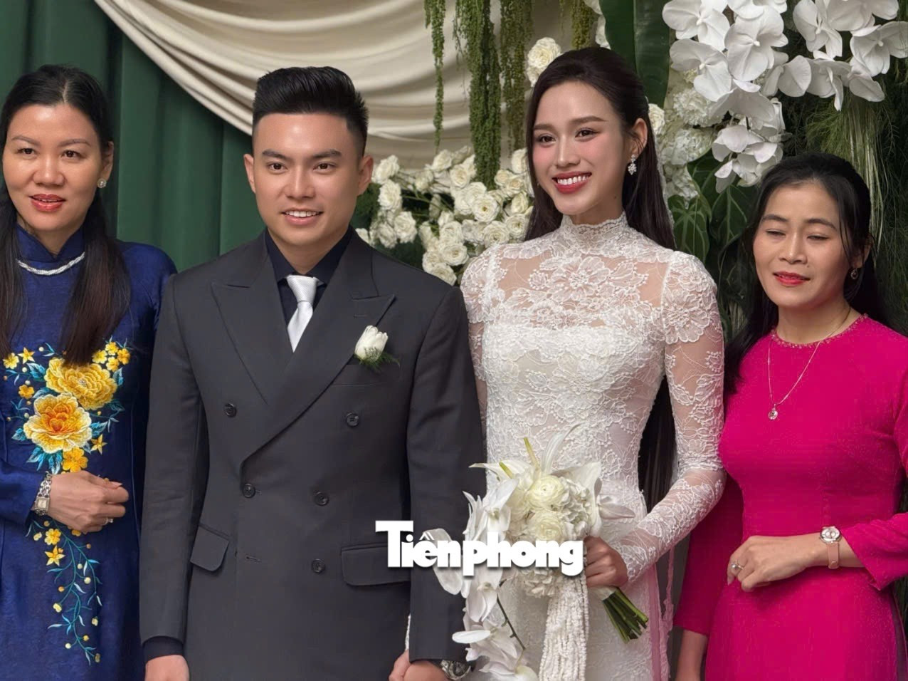 Chú rể Viết Vương phong độ, rước Đỗ Thị Hà về Quảng Trị - Ảnh 11. Chú rể Viết Vương phong độ, rước Đỗ Thị Hà về Quảng Trị - Ảnh 11.