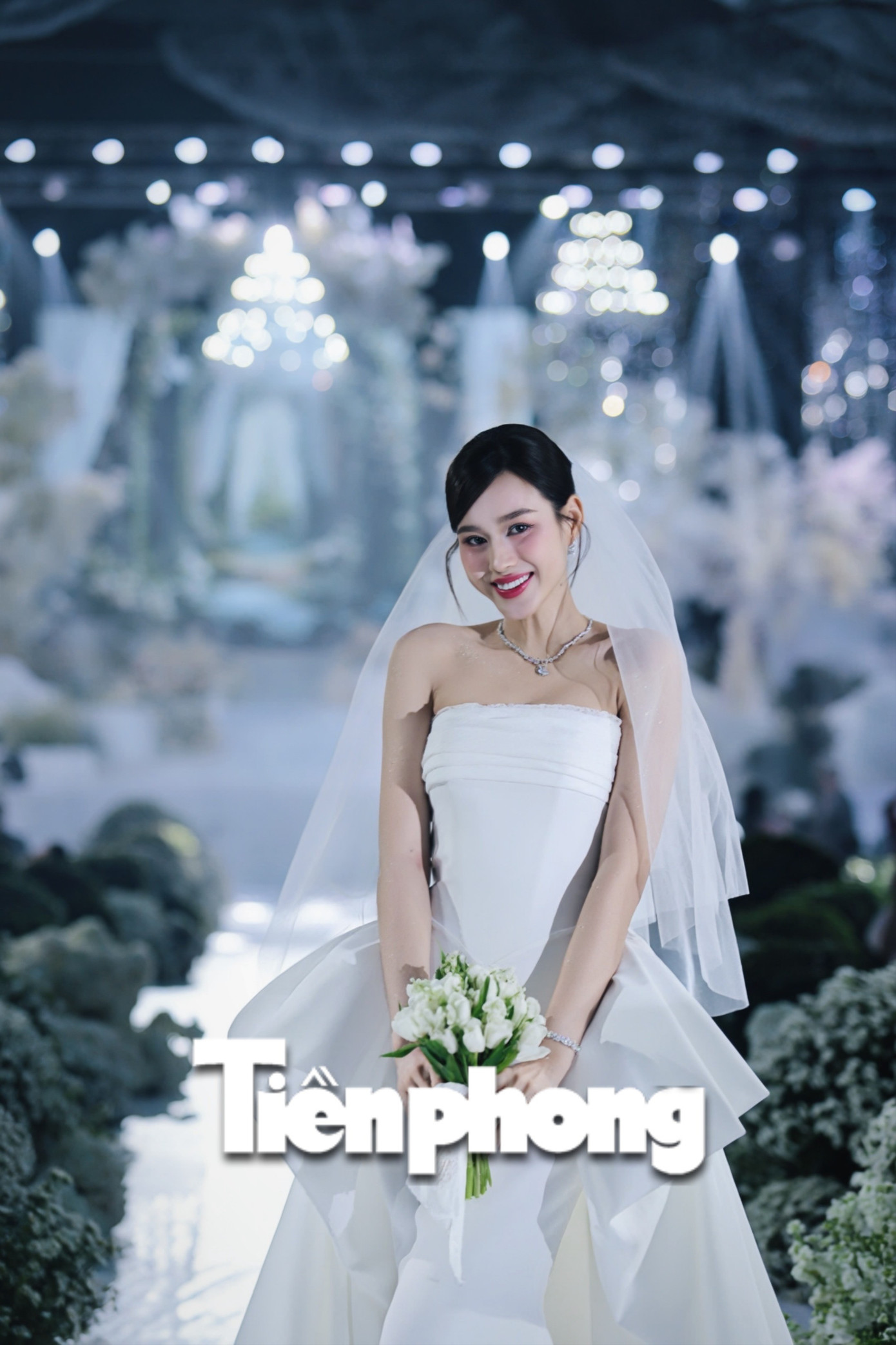 Đỗ Thị Hà rạng ngời giữa không gian rạp cưới 3.000 m2 - Ảnh 7. Đỗ Thị Hà rạng ngời giữa không gian rạp cưới 3.000 m2 - Ảnh 7.