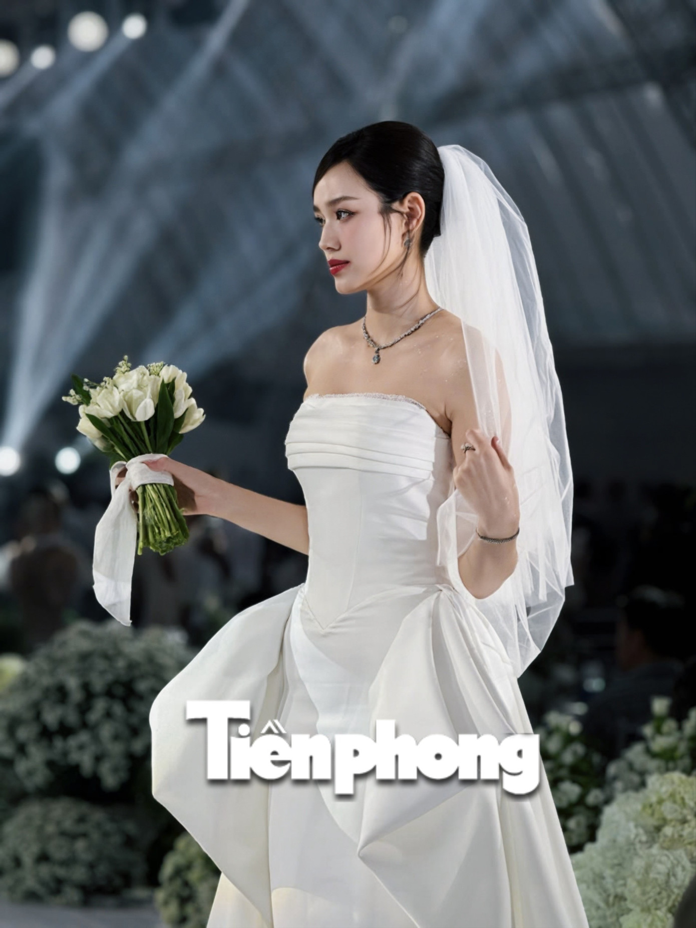 Đỗ Thị Hà rạng ngời giữa không gian rạp cưới 3.000 m2 - Ảnh 5. Đỗ Thị Hà rạng ngời giữa không gian rạp cưới 3.000 m2 - Ảnh 5.
