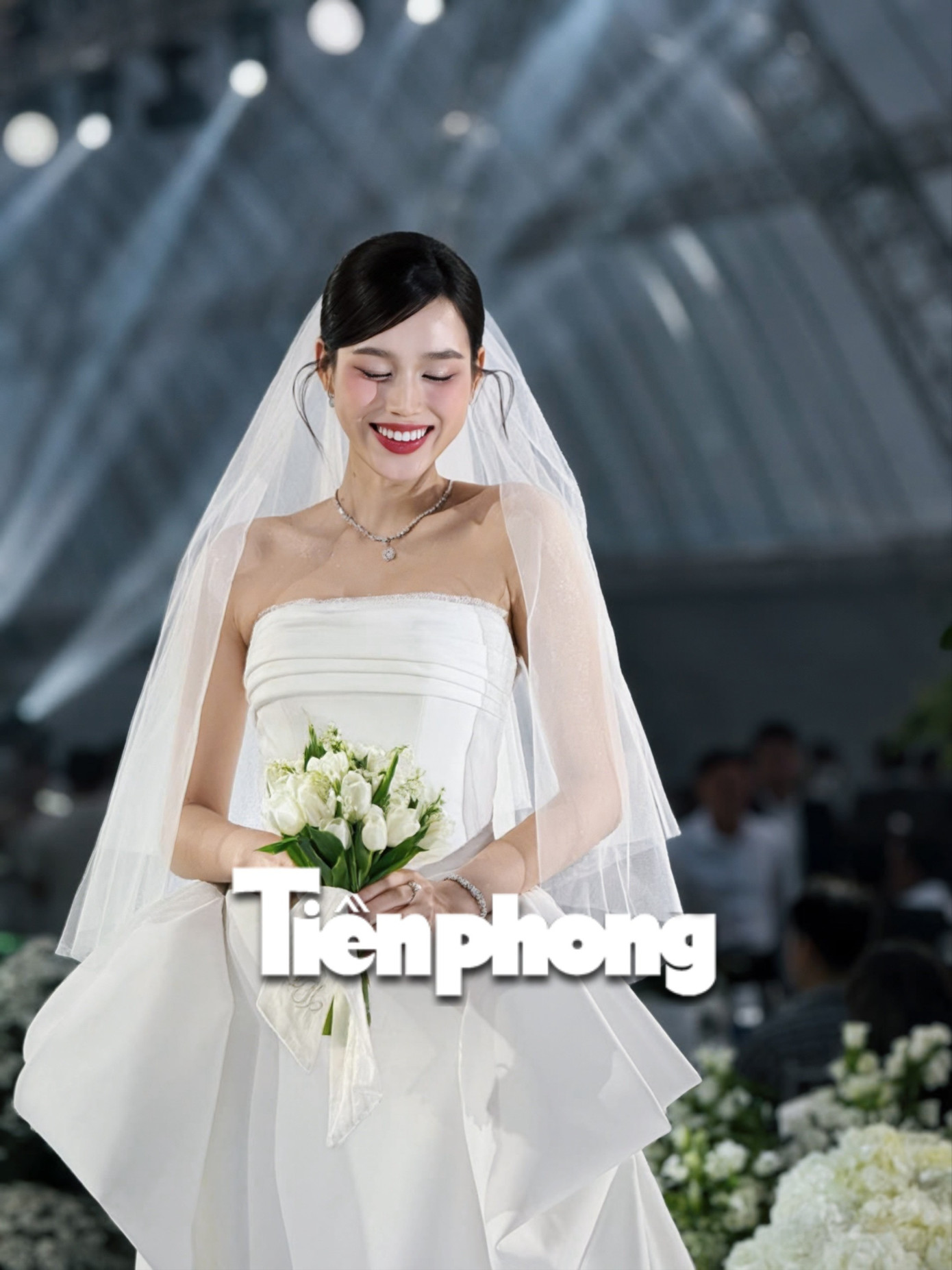 Đỗ Thị Hà rạng ngời giữa không gian rạp cưới 3.000 m2 - Ảnh 6. Đỗ Thị Hà rạng ngời giữa không gian rạp cưới 3.000 m2 - Ảnh 6.