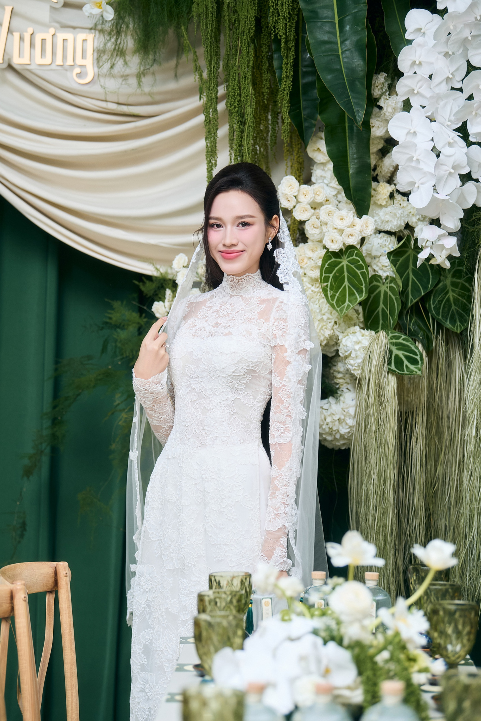Hoa hậu Đỗ Thị Hà rạng rỡ trong lễ rước dâu - Ảnh 6.