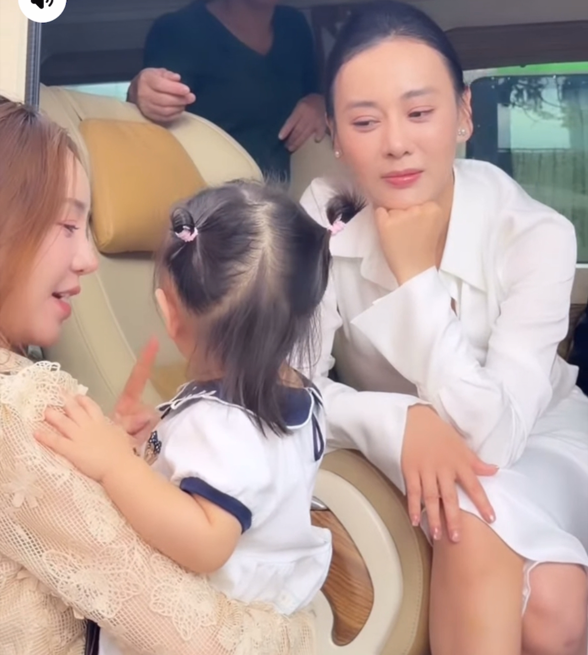 Thái độ của Quỳnh Kool với Phương Oanh nói lên rất nhiều điều- Ảnh 2. Thái độ của Quỳnh Kool với Phương Oanh nói lên rất nhiều điều- Ảnh 2.