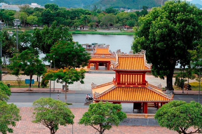 Một địa phương đổi địa điểm tổ chức cầu truyền hình Chung kết Olympia 2025 gấp vì bão số 12 - Ảnh 1. Một địa phương đổi địa điểm tổ chức cầu truyền hình Chung kết Olympia 2025 gấp vì bão số 12 - Ảnh 1.