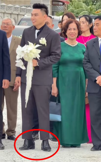 Chiếc quần của Tổng Giám đốc Tập đoàn Sơn Hải ngày đi cưới vợ sao lại thế này?- Ảnh 4. Chiếc quần của Tổng Giám đốc Tập đoàn Sơn Hải ngày đi cưới vợ sao lại thế này?- Ảnh 4.
