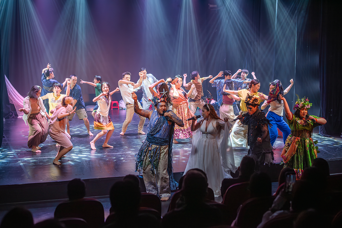 “Đàn em” NSƯT Thành Lộc mang nhạc kịch Broadway lên sân khấu Việt - Ảnh 2. “Đàn em” NSƯT Thành Lộc mang nhạc kịch Broadway lên sân khấu Việt - Ảnh 2.