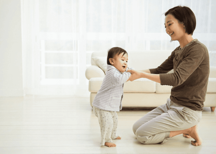 Bé tập đi thường xuyên bị ngã, khi nào thì cha mẹ cần lo lắng?- Ảnh 4. Bé tập đi thường xuyên bị ngã, khi nào thì cha mẹ cần lo lắng?- Ảnh 4.