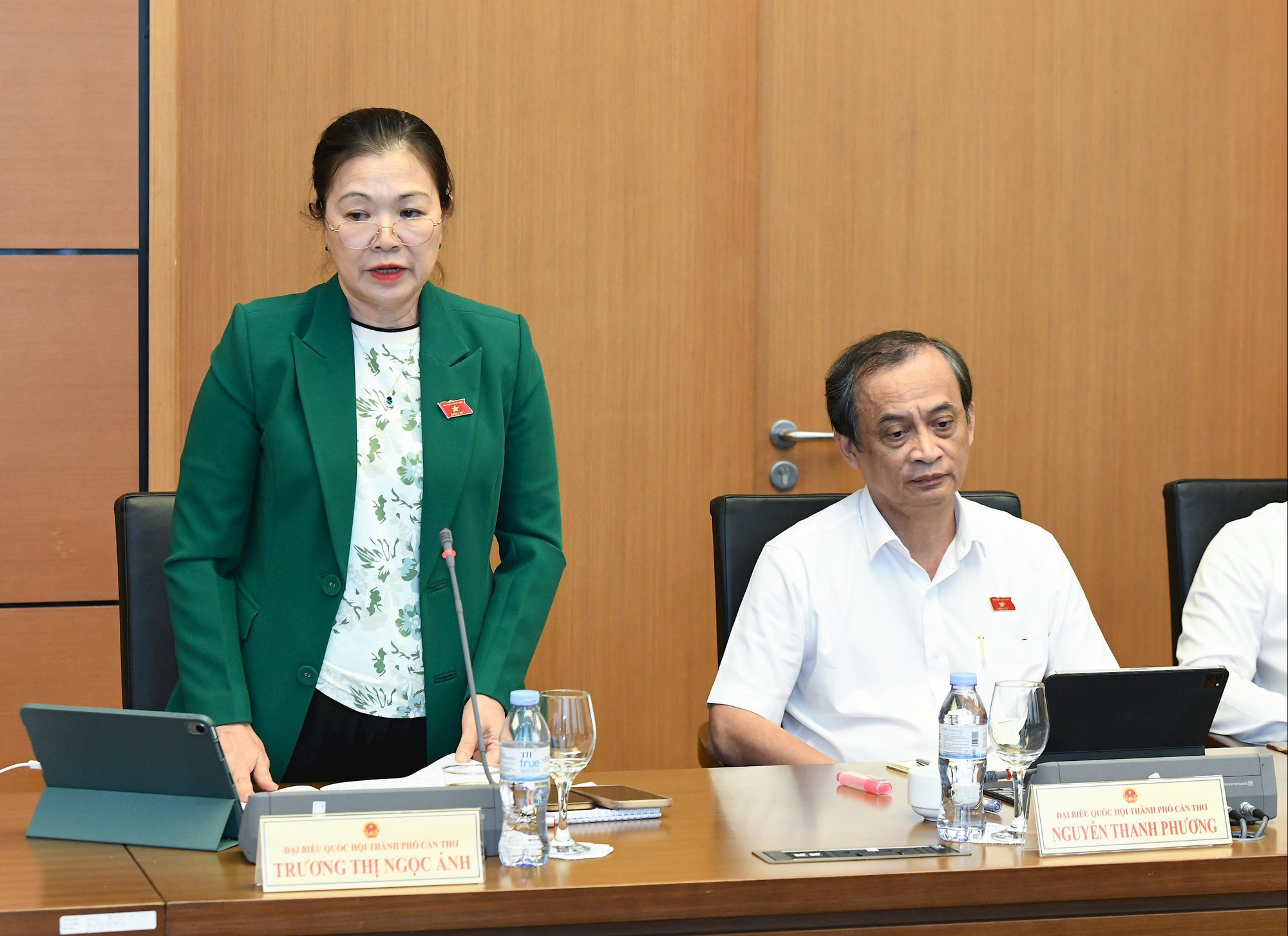 Đại biểu Quốc hội kiến nghị bỏ mô hình Đại học vùng, tinh gọn bộ máy, xoá cấp trung gian - Ảnh 5. Đại biểu Quốc hội kiến nghị bỏ mô hình Đại học vùng, tinh gọn bộ máy, xoá cấp trung gian - Ảnh 5.
