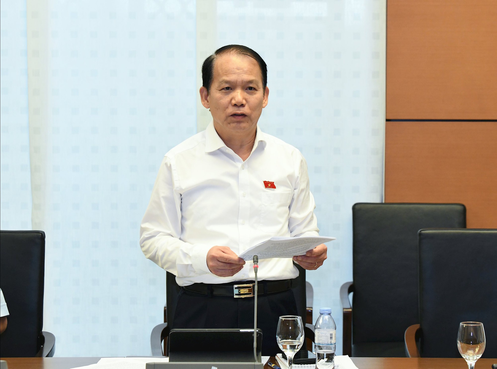 Đại biểu Quốc hội kiến nghị bỏ mô hình Đại học vùng, tinh gọn bộ máy, xoá cấp trung gian - Ảnh 4. Đại biểu Quốc hội kiến nghị bỏ mô hình Đại học vùng, tinh gọn bộ máy, xoá cấp trung gian - Ảnh 4.