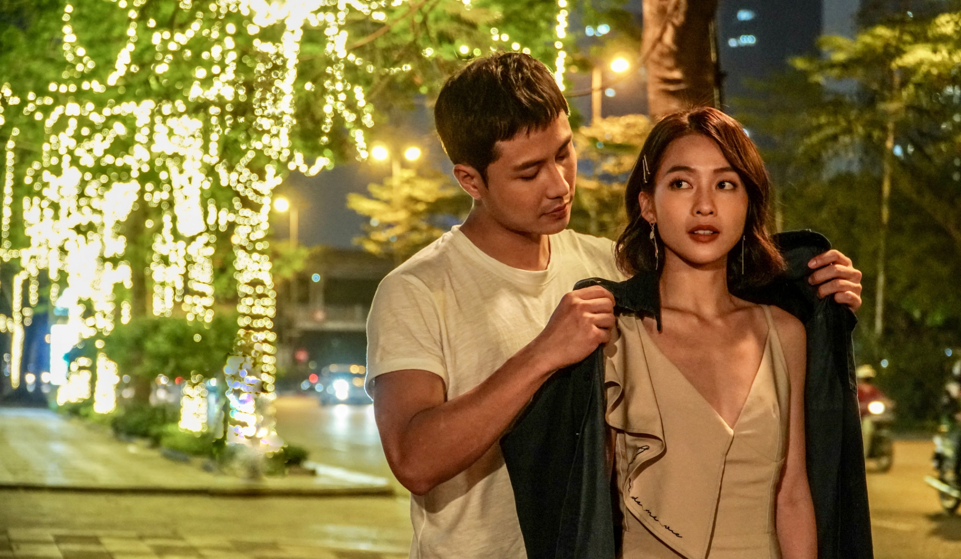 Việt Nam có đúng 1 mỹ nhân càng lên cân càng đẹp: Nhan sắc bén đứt tay, nhìn xuống body mà ngộp thở - Ảnh 7. Việt Nam có đúng 1 mỹ nhân càng lên cân càng đẹp: Nhan sắc bén đứt tay, nhìn xuống body mà ngộp thở - Ảnh 7.