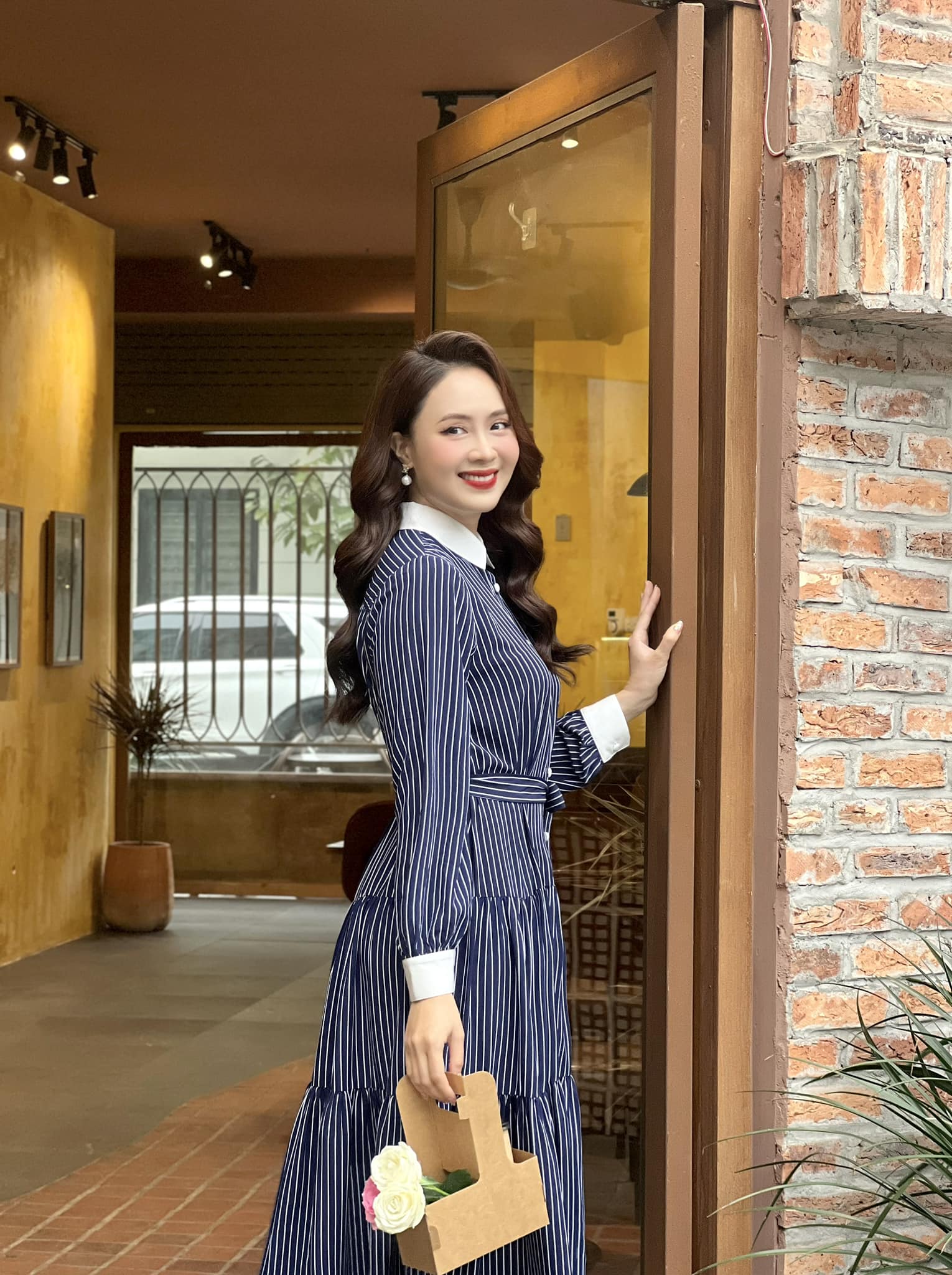 Mùa đông tới là lại phải học ngay mỹ nhân 42 tuổi này cách mặc đẹp: Style siêu trẻ trung, không bao giờ lỗi mốt - Ảnh 5. Mùa đông tới là lại phải học ngay mỹ nhân 42 tuổi này cách mặc đẹp: Style siêu trẻ trung, không bao giờ lỗi mốt - Ảnh 5.