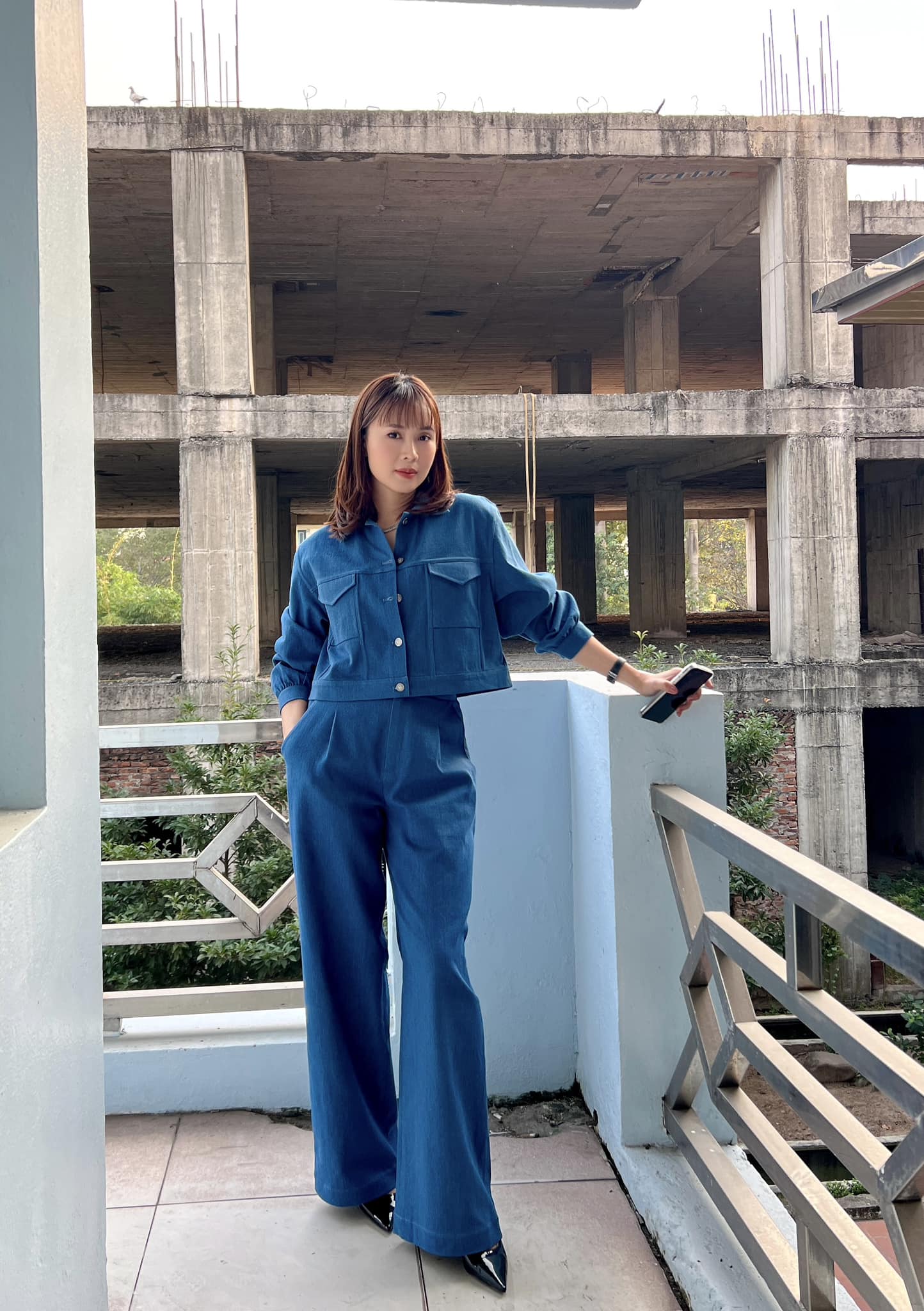 Mùa đông tới là lại phải học ngay mỹ nhân 42 tuổi này cách mặc đẹp: Style siêu trẻ trung, không bao giờ lỗi mốt - Ảnh 6. Mùa đông tới là lại phải học ngay mỹ nhân 42 tuổi này cách mặc đẹp: Style siêu trẻ trung, không bao giờ lỗi mốt - Ảnh 6.